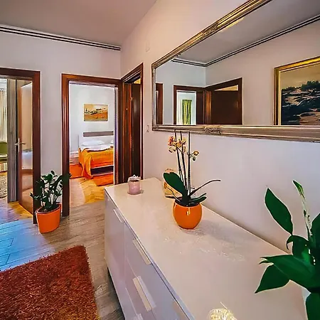 Lovely Apartment In Podstrana With Wifi