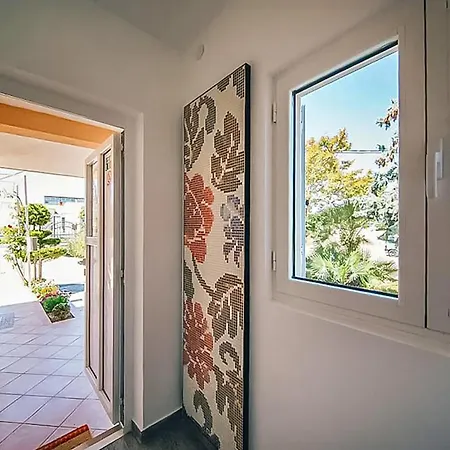 Lovely Apartment In Podstrana With Wifi Apartment *